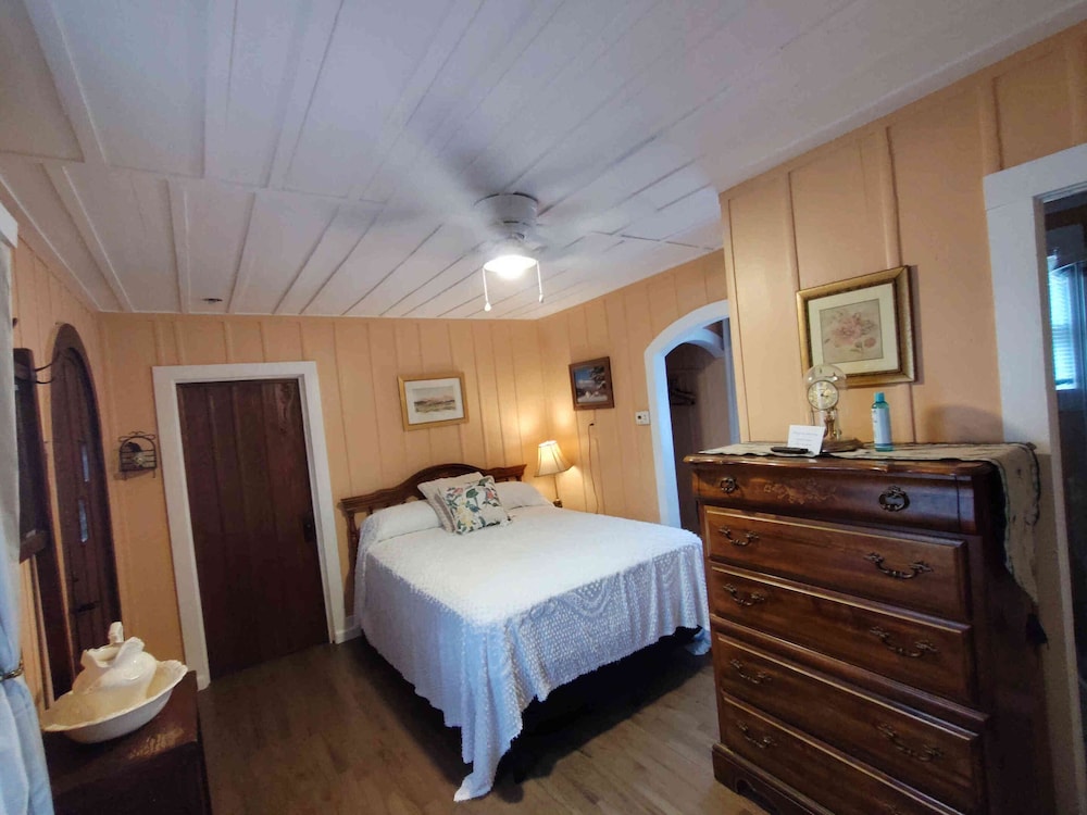 Superior Cottage, Ensuite, Garden View (Cottage Queen) photo 1