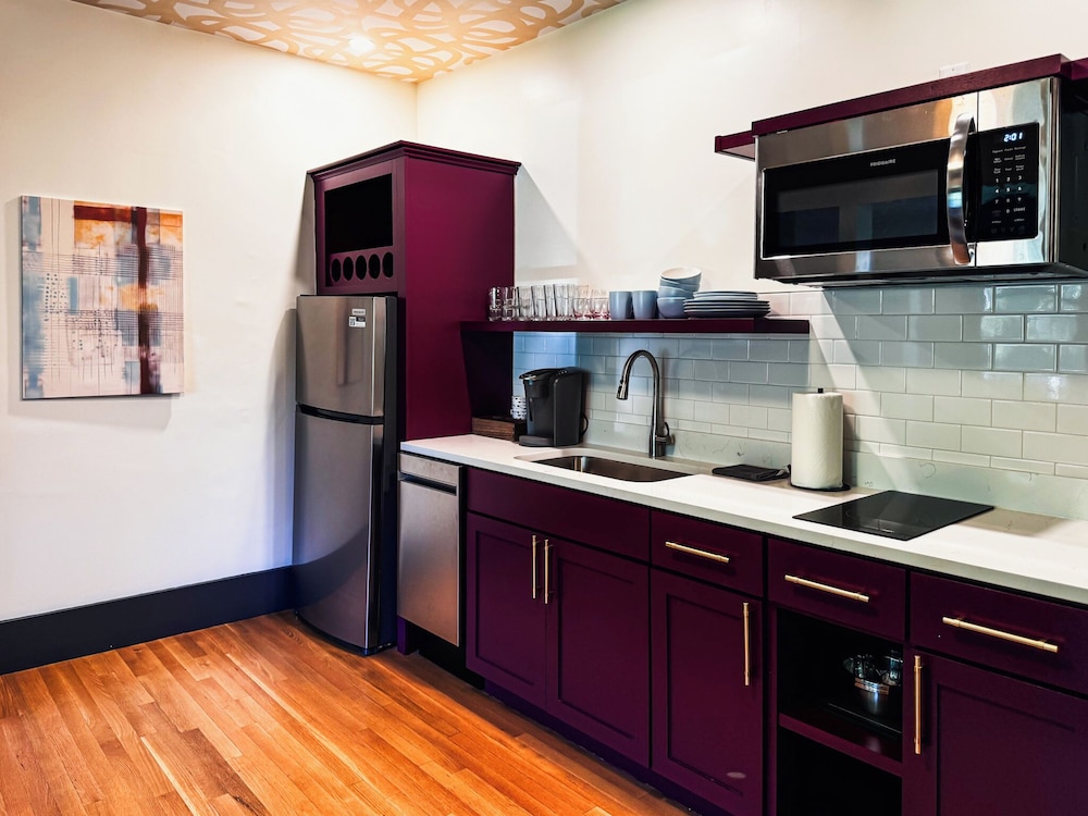 Deluxe Suite, Non Smoking, Kitchenette photo 3