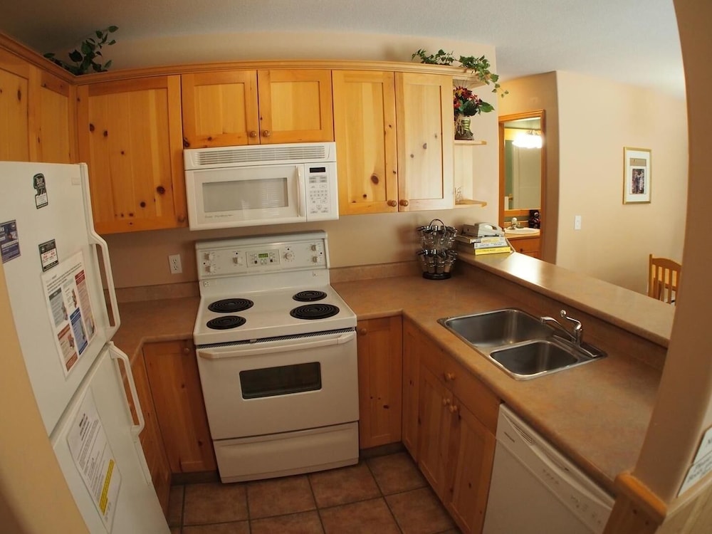Condo, 2 Bedrooms photo 3