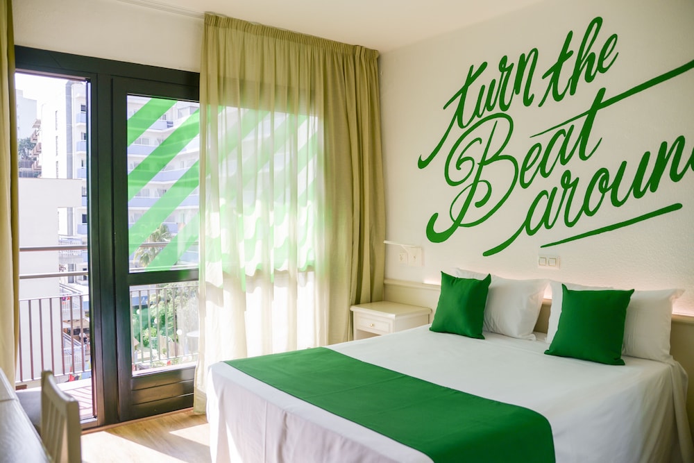 Deluxe Double Room, Balcony (2 adults) - Photo 1