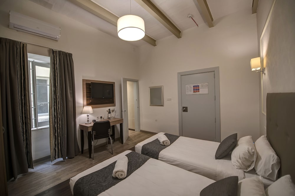 Standard Double Room Single Use - Photo 4
