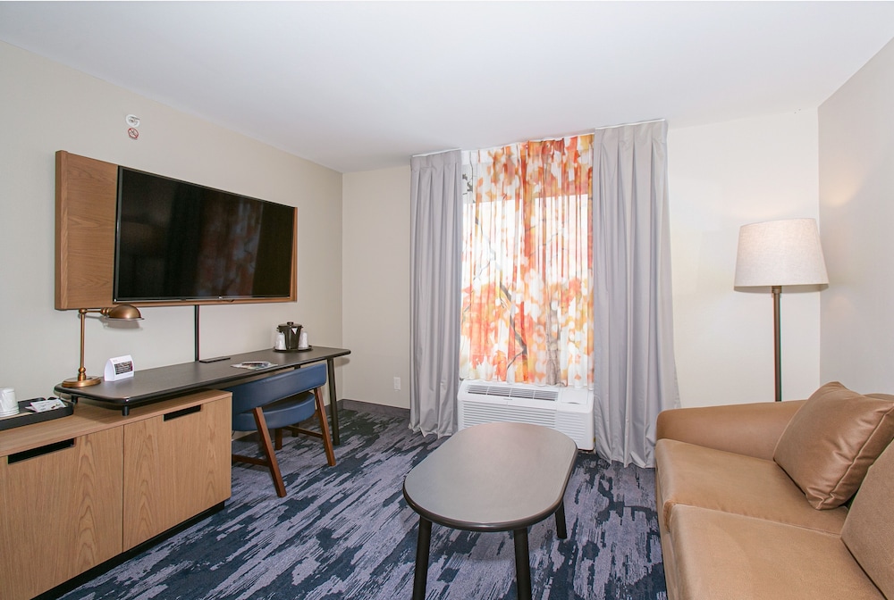 Room, 1 King Bed with Sofa bed (Mobility/Hearing Access, Roll-in Shwr) - Photo 1