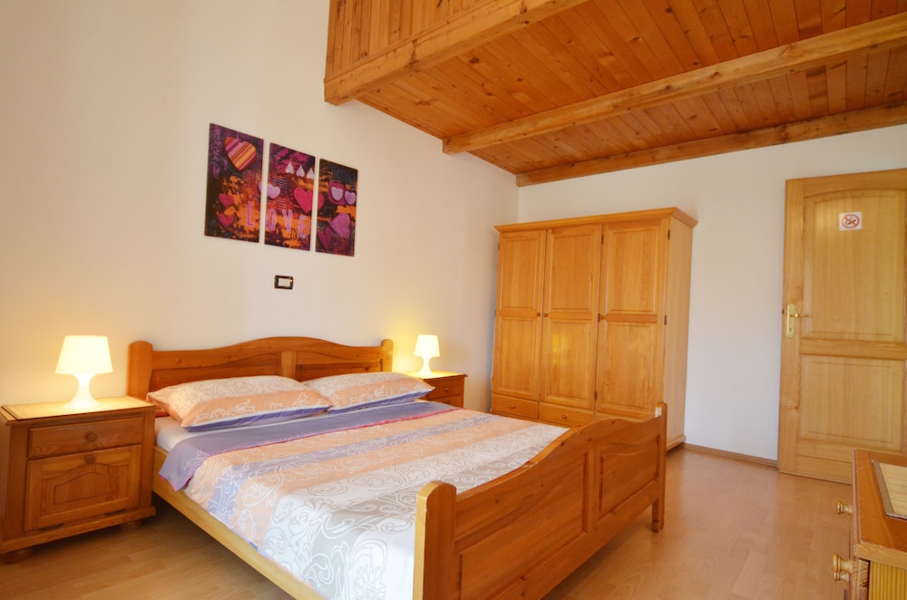 Family Apartment, 2 Bedrooms, Kitchen, Garden View