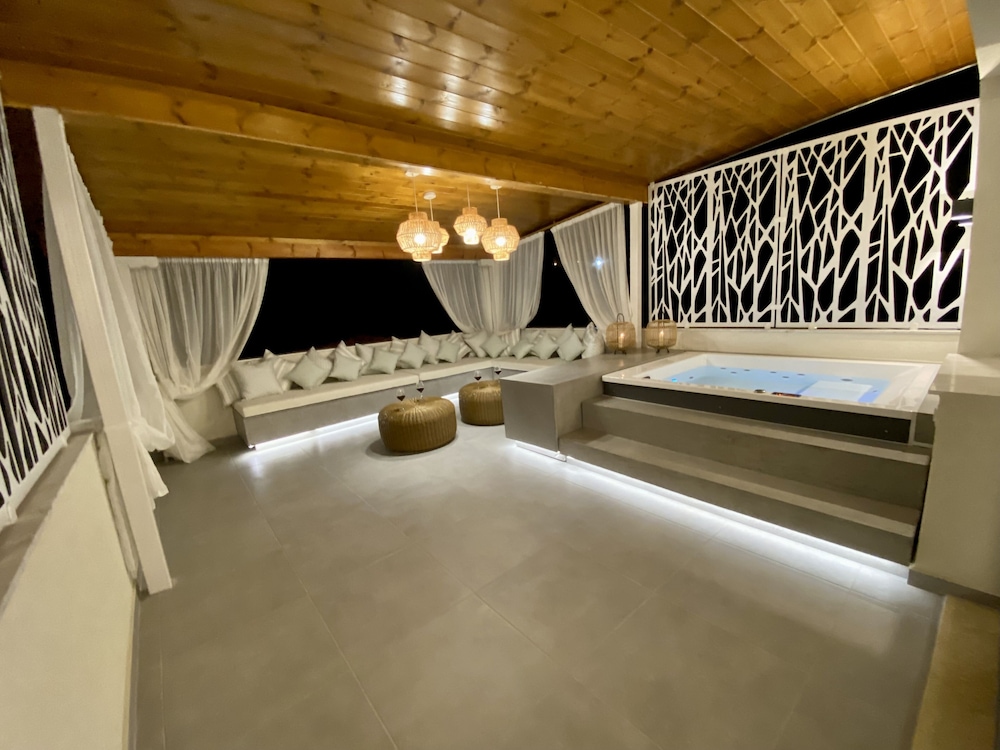 Luxury Suite photo 3