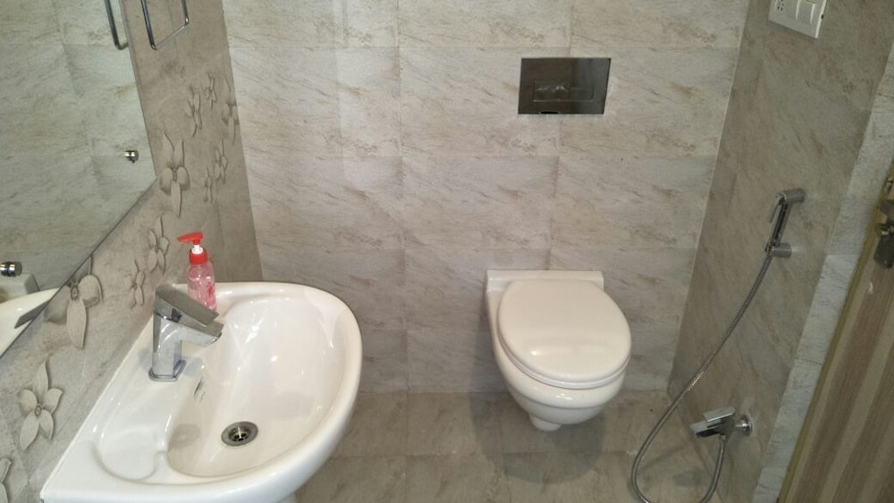 Premium Room, 1 King Bed photo 3