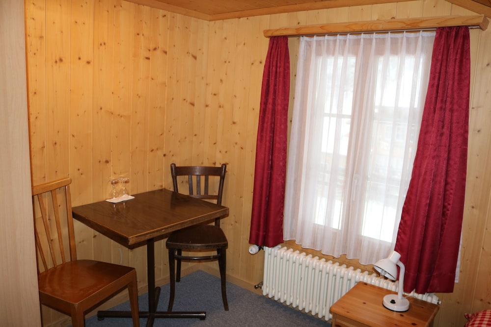 Twin Room, 2 Twin Beds, Shared Bathroom photo 2