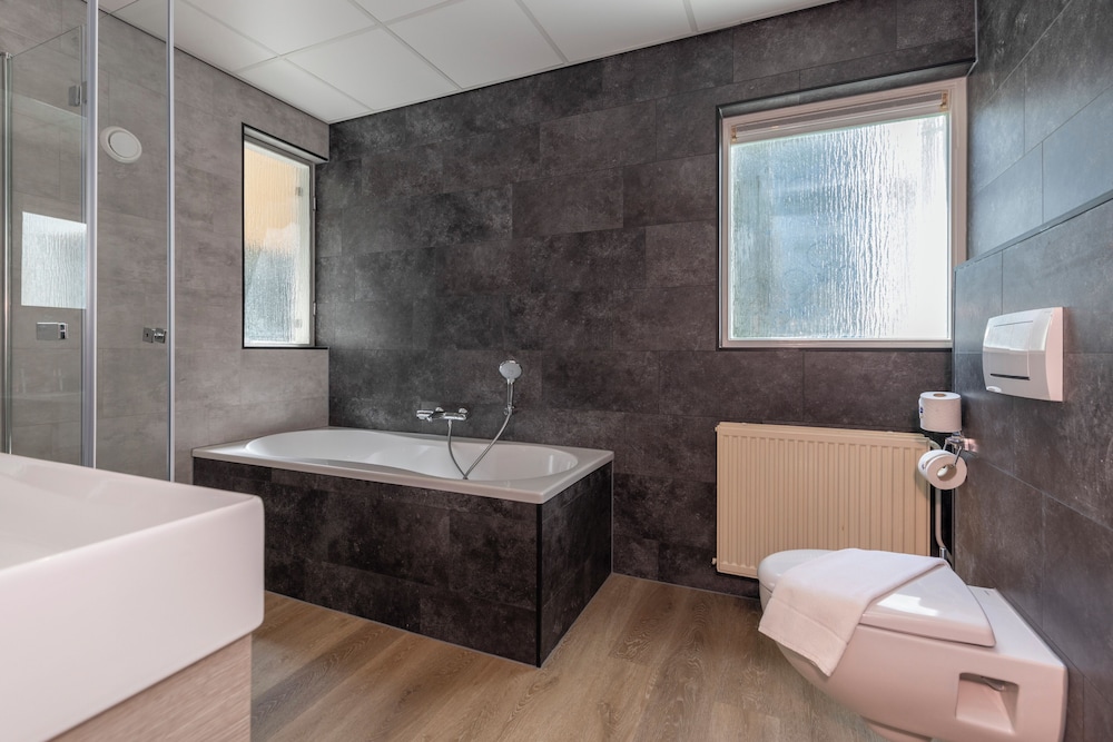 Luxury Suite - Photo 6