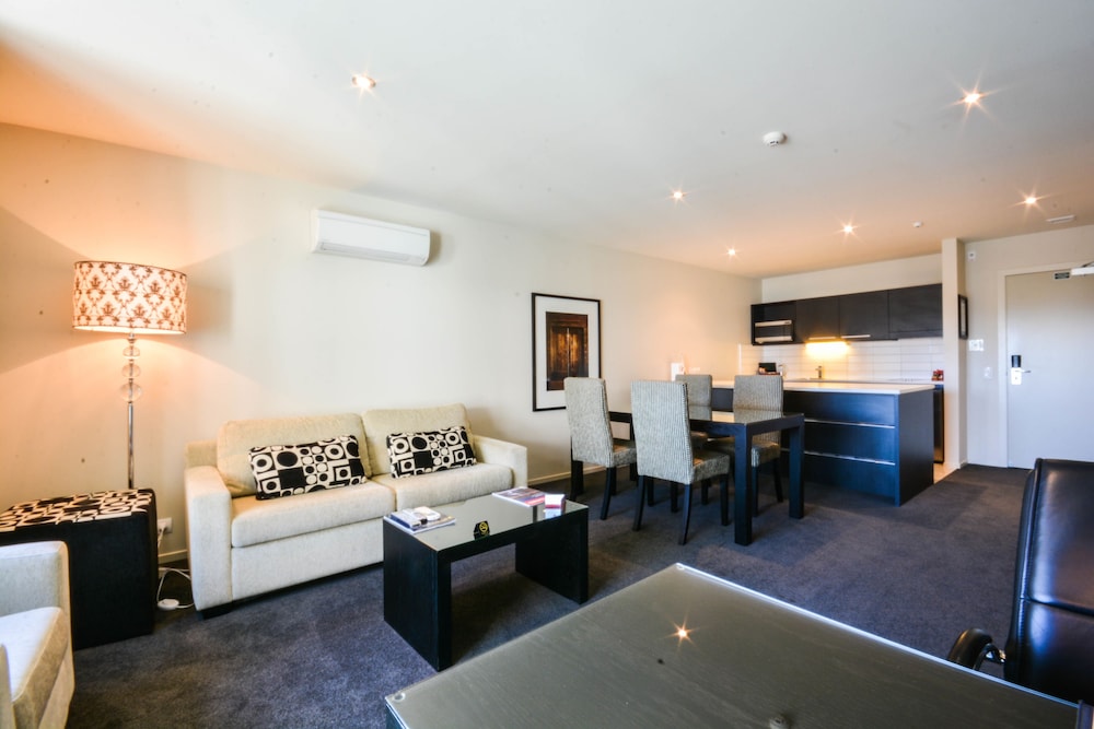 Grande Apartment with Balcony - Photo 2