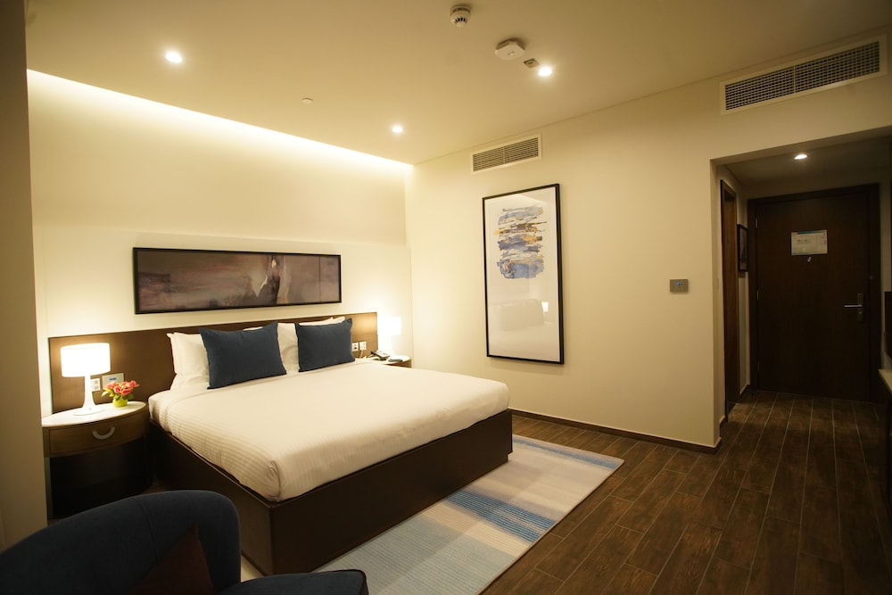 Deluxe Room, 1 King Bed photo 2