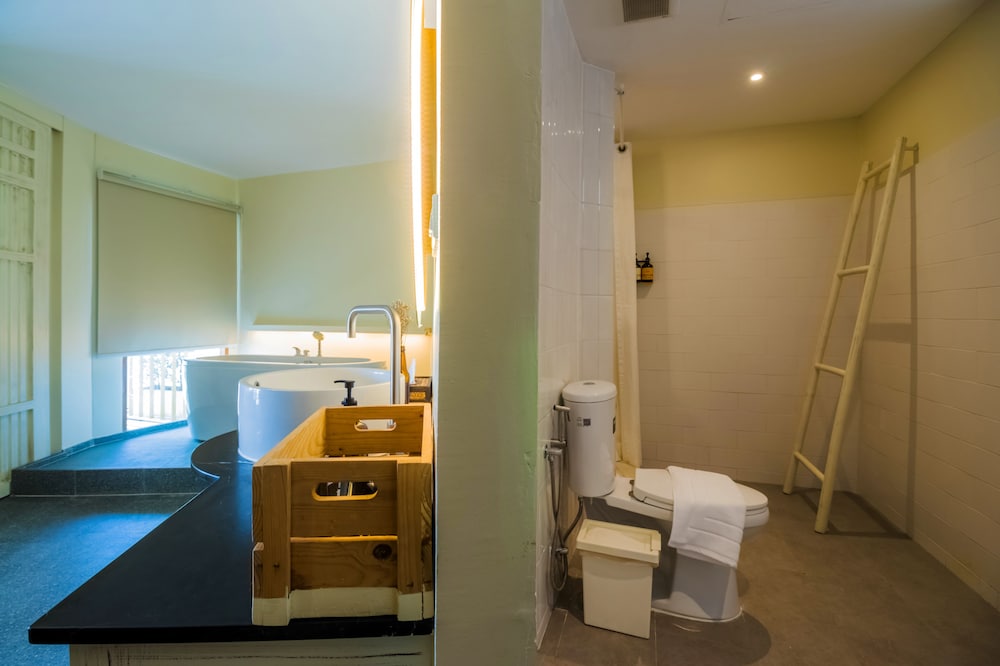 Grand Deluxe Sea View with Bathtub - Photo 3