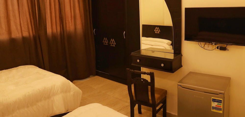 Economy Triple Room photo 1