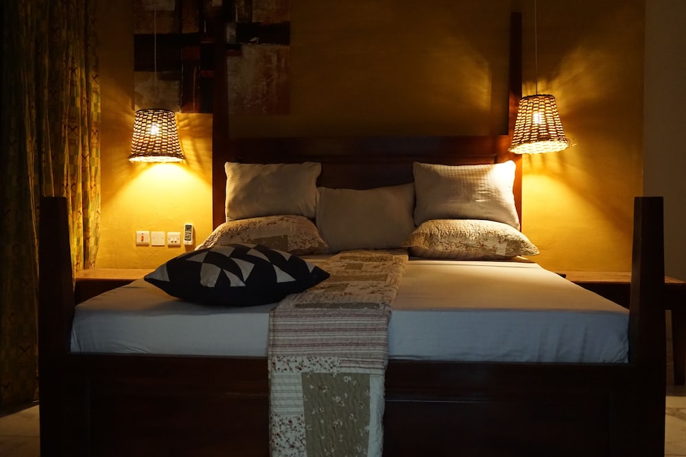 Luxury Suite, 1 King Bed, Terrace, Poolside photo 2