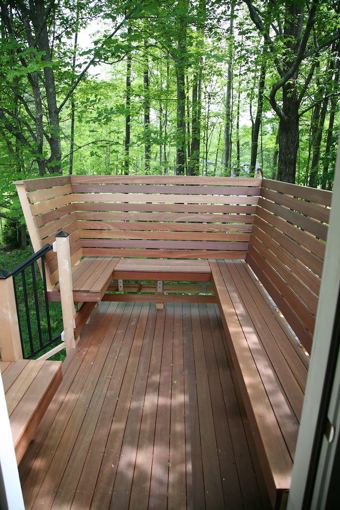 Basic Double Room, 1 Queen Bed, Balcony, Garden View photo 2