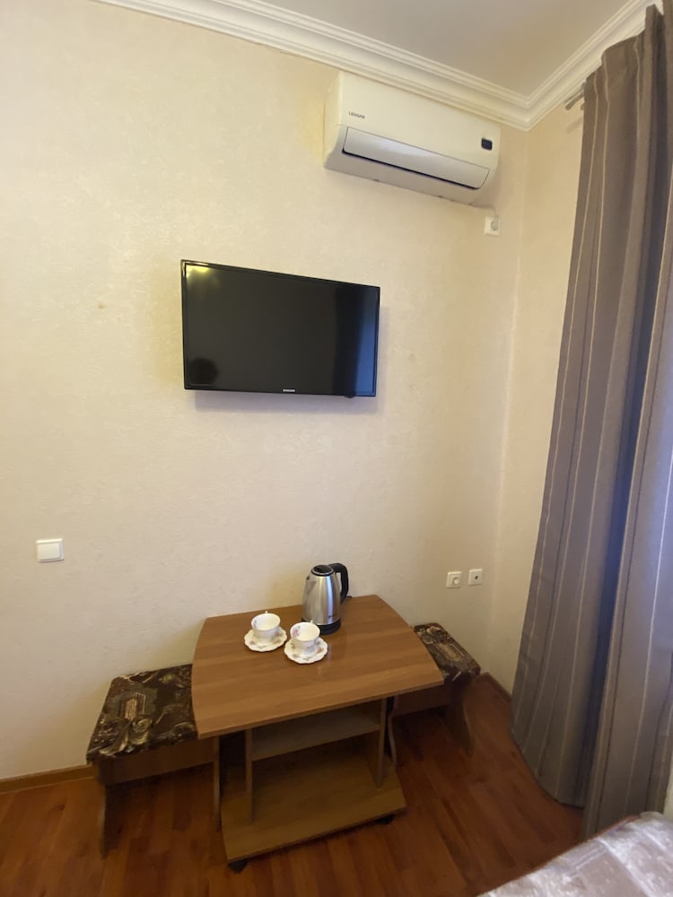 Basic Quadruple Room photo 3