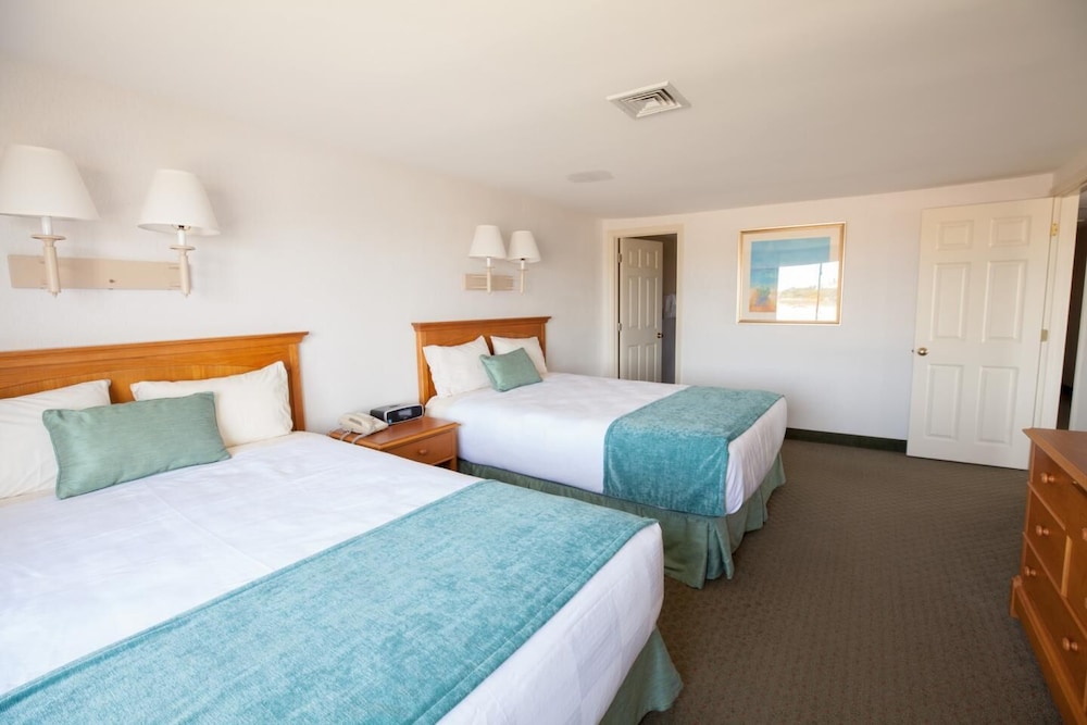 Suite, Multiple Beds (End Suite)