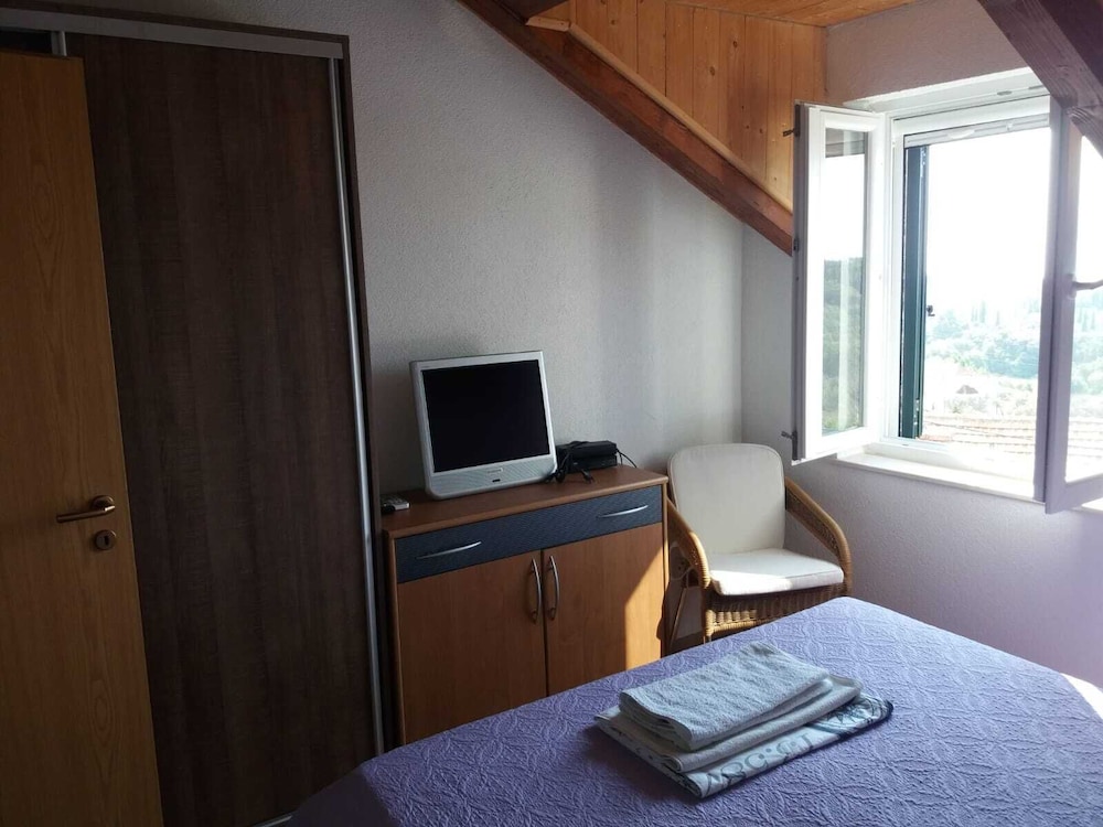 Double Room (R2) - Photo 5
