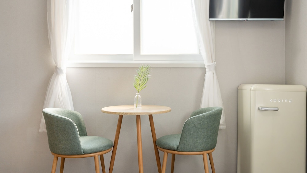 Basic Room, 1 Bedroom (Room 302 (Ocean View / Netflix)) photo 2