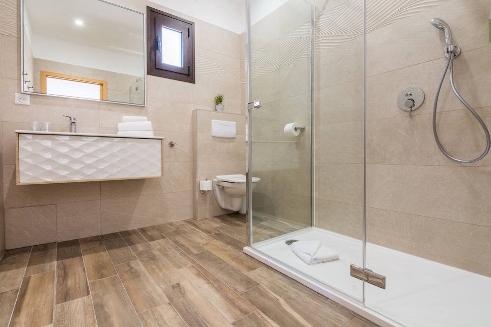 Luxury Suite, 1 Queen Bed, Private Pool photo 3