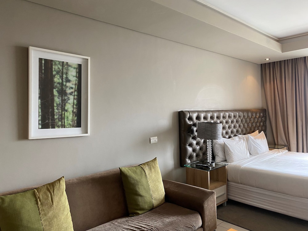 Luxury Studio Apartment (18) - Photo 2