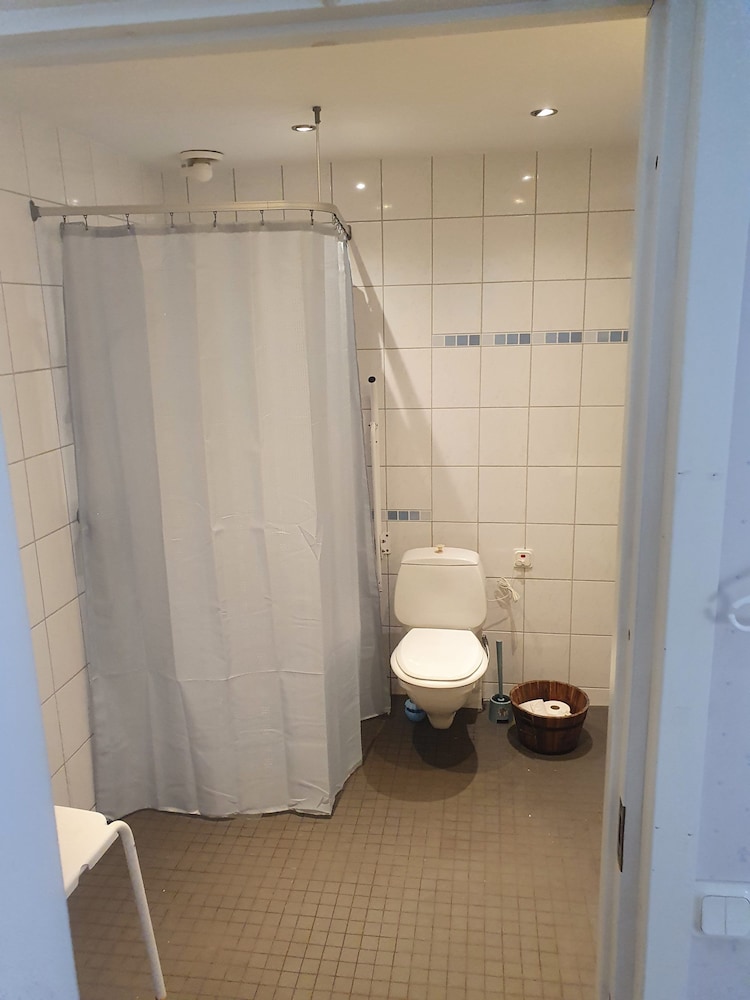 Single Room, Private Bathroom photo 3