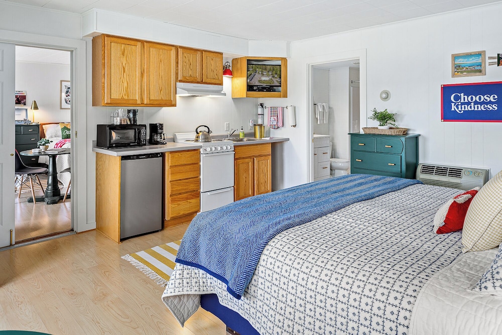 Deluxe Cottage, 1 King Bed, Connecting Rooms, Ocean View photo 3