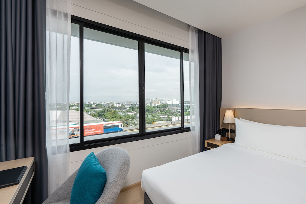 Superior Room, 1 King Bed, Non Smoking photo 2