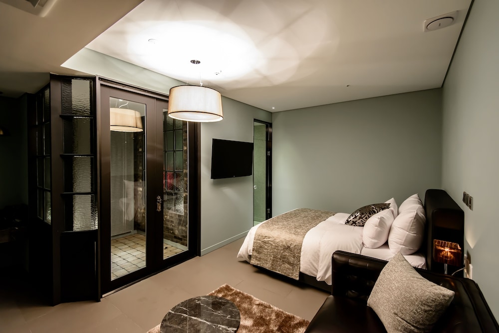 High-Deluxe Double Room