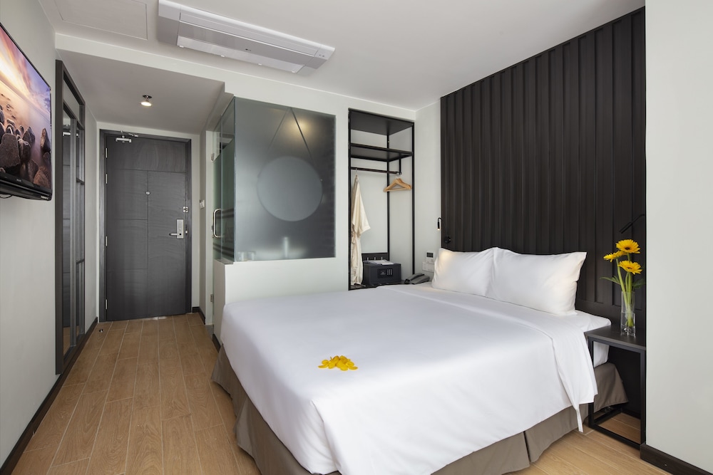 Basic Double Or Twin Room, City View