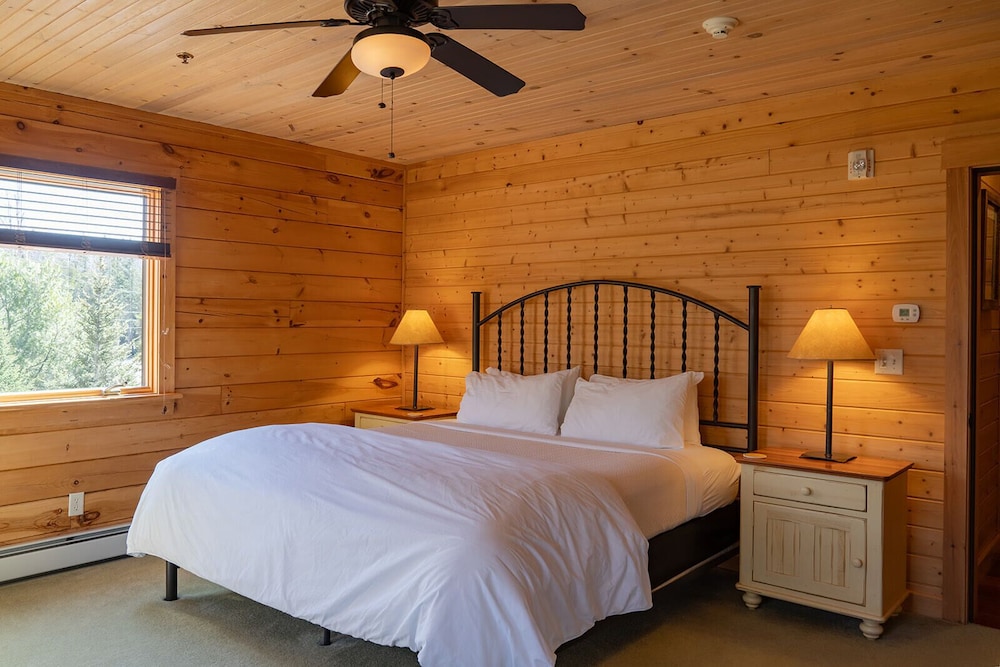 Comfort Single Room, 1 King Bed, Private Bathroom photo 3