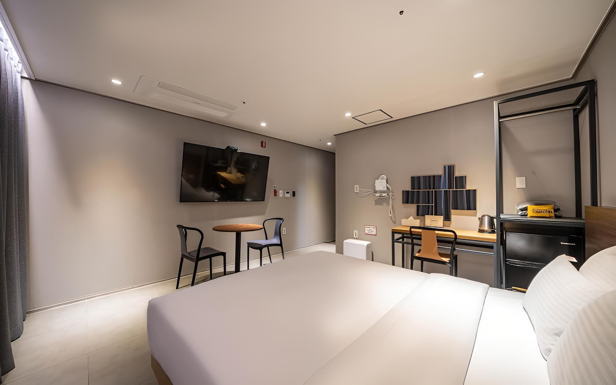 Room (Deluxe A (Bathtub Breakfast Service 1) photo 2