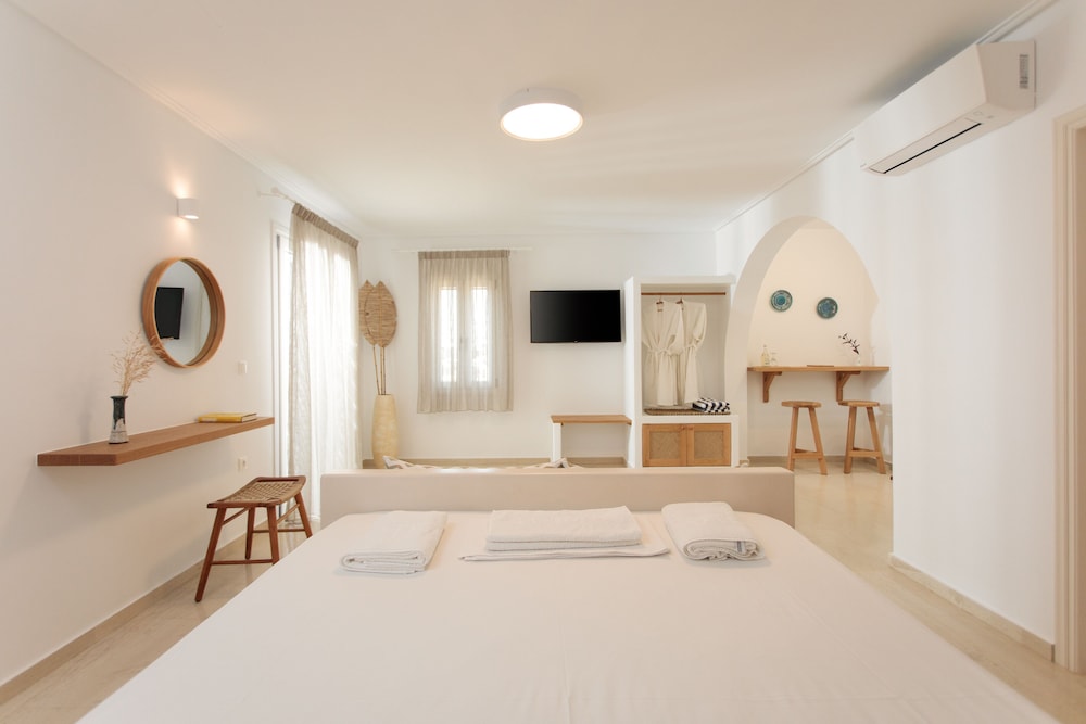 Junior Studio Suite, Hot Tub, Sea View photo 2