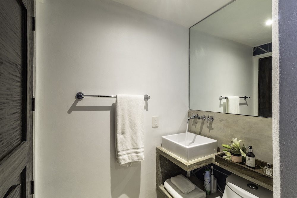 Cuale Condos 2 Bedroom #303 Romantic Zone photo 3