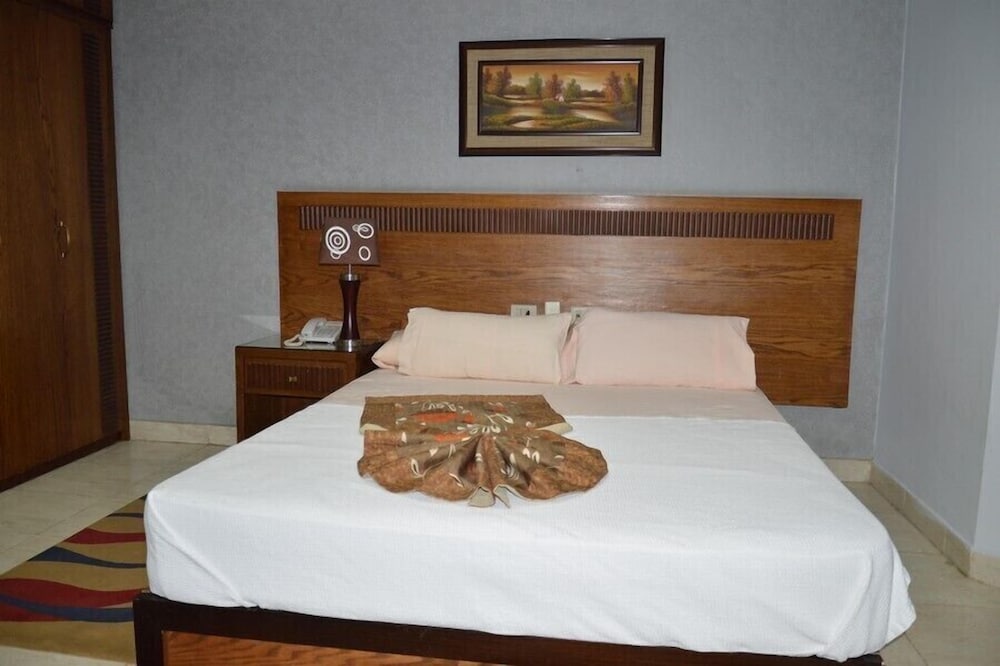 Standard Triple Room thumbnail 6