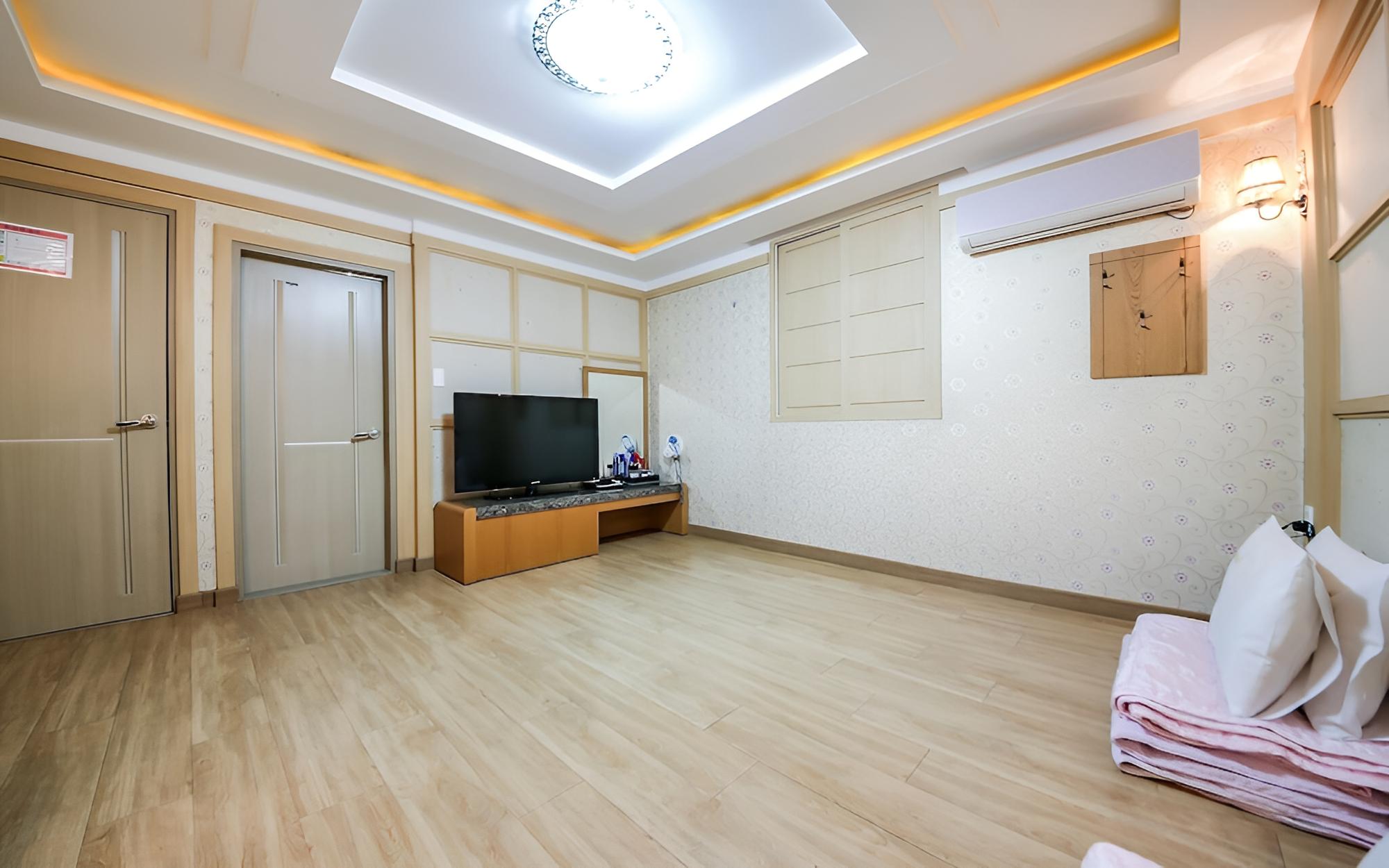 Room (On-dol) - Photo 1