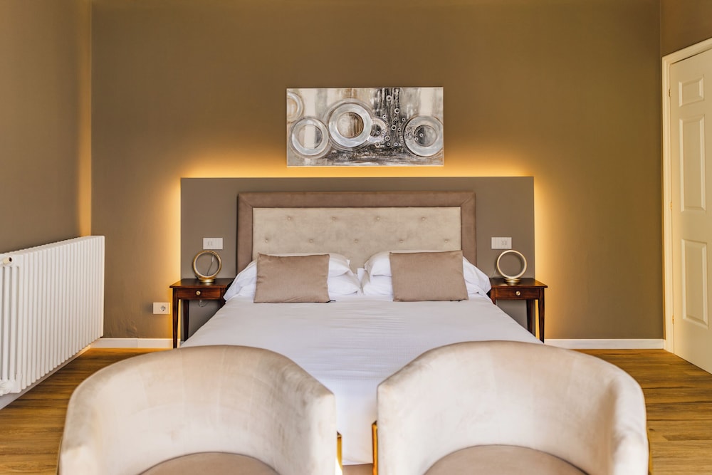 Romantic Apartment, 1 Double Bed, Patio, Lake View photo 2