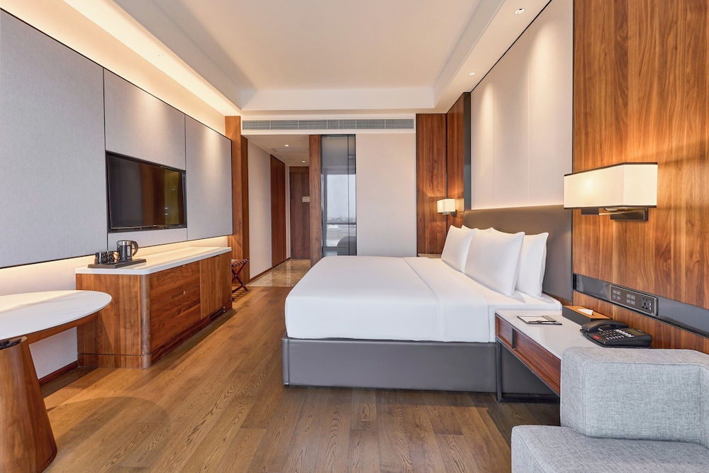 Standard Room, 1 King Bed - Photo 2
