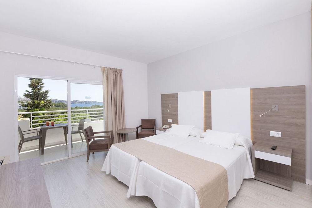 Triple Room (2 Adults + 1 Child) photo 3