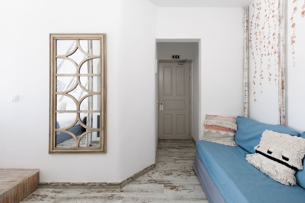Deluxe Triple  Room with Balcony photo 3