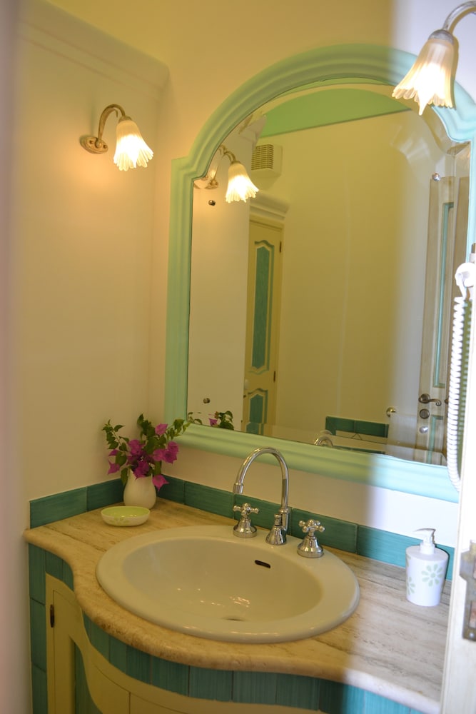 Romantic Suite sea view photo 2
