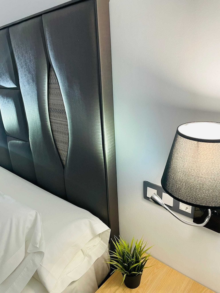 Double Room (Main Floor) - Photo 3