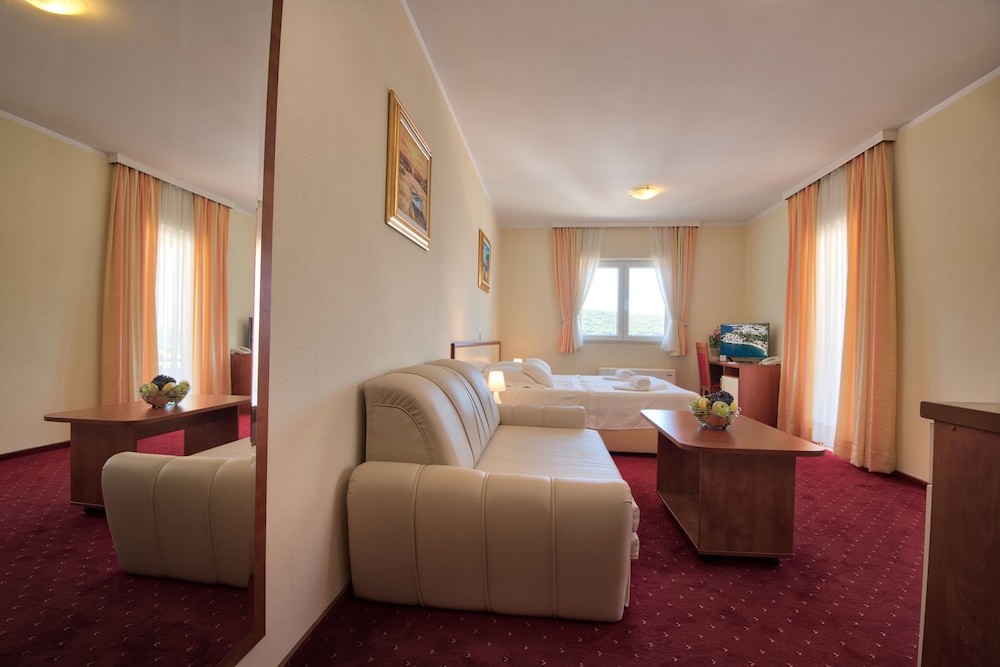 Double or Twin Room, Garden View photo 3