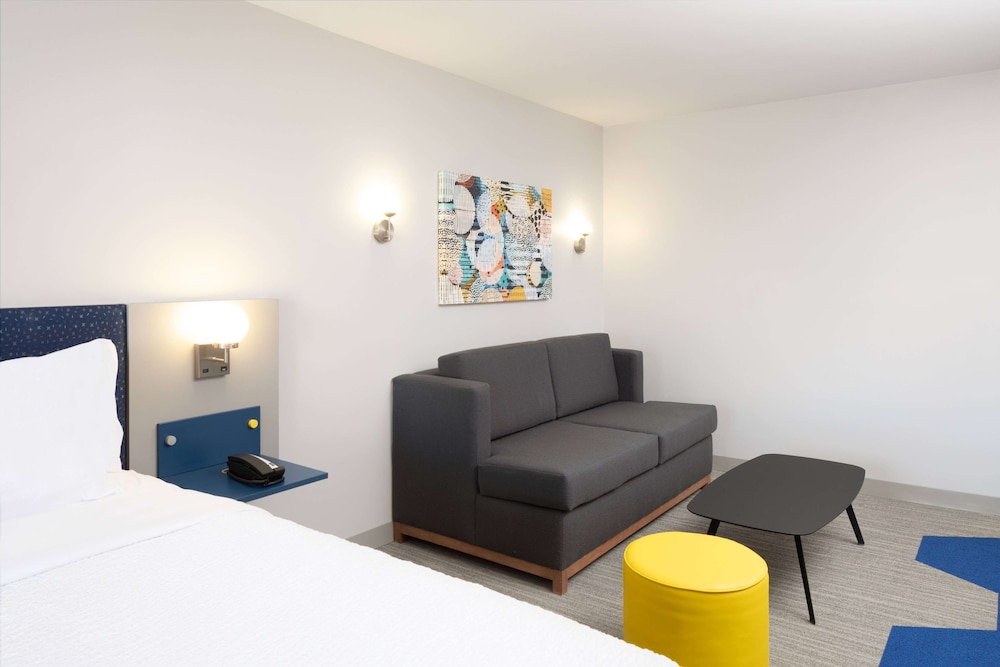 Studio Suite, 1 King Bed, Non Smoking - Photo 3