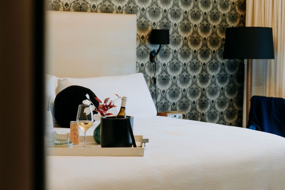 Deluxe Room, 1 King Bed, Courtyard View (Plaza Deluxe King)