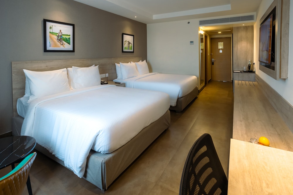 Deluxe Quadruple Room, 2 Queen Beds, Non Smoking - Photo 5