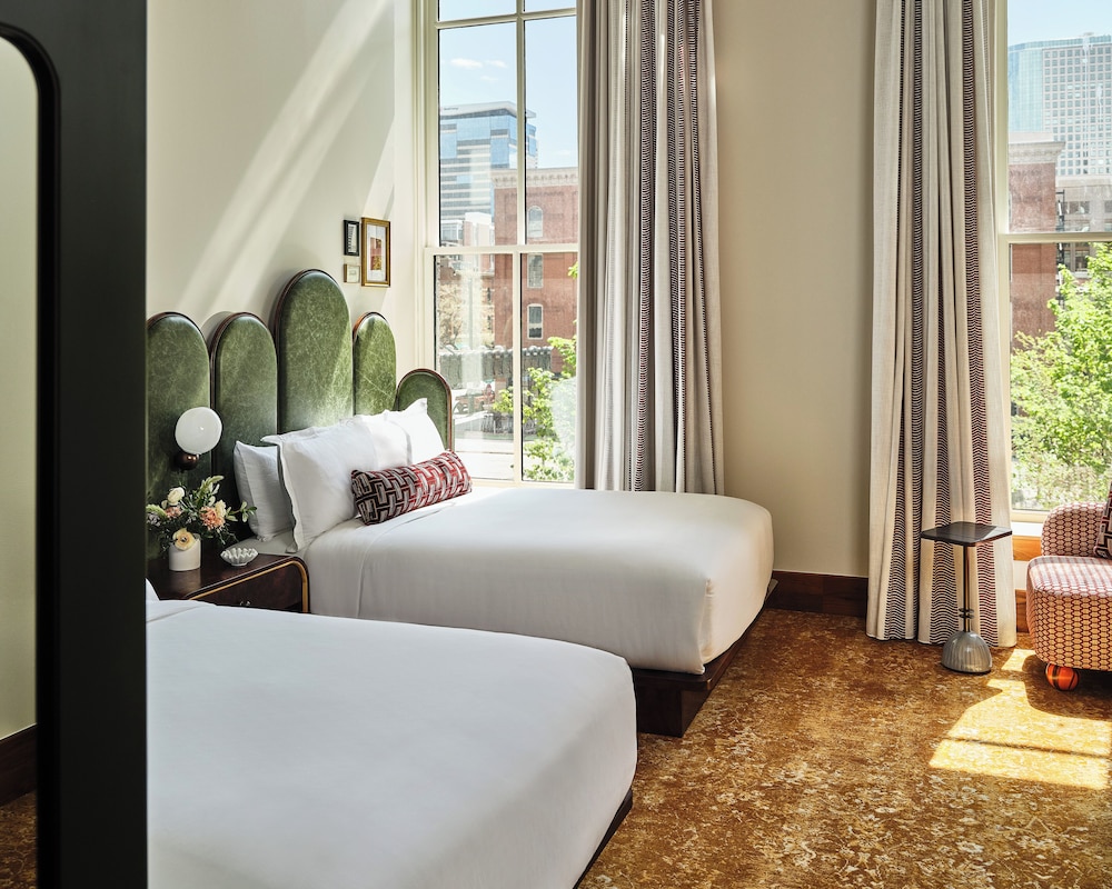 Classic Room, 2 Queen Beds (Deluxe)