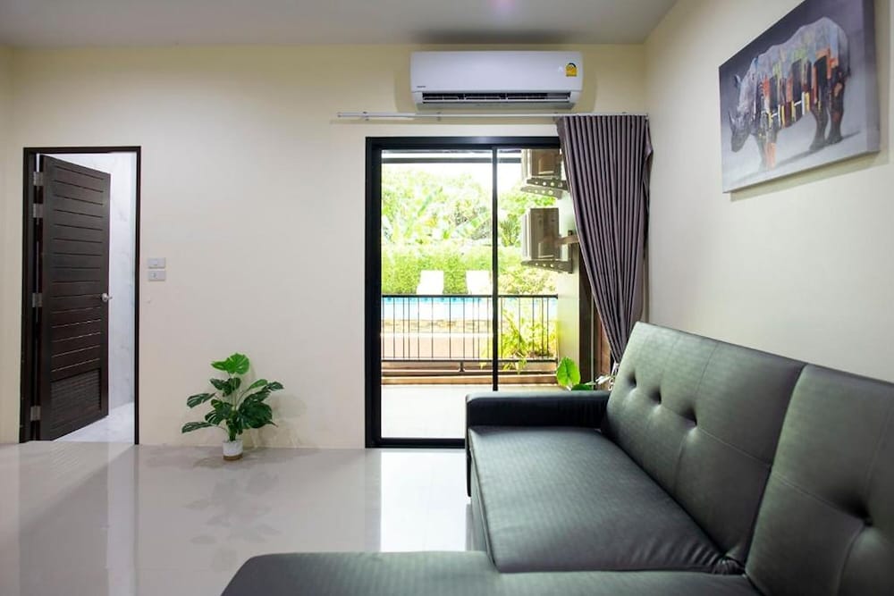 Family Room - Photo 6