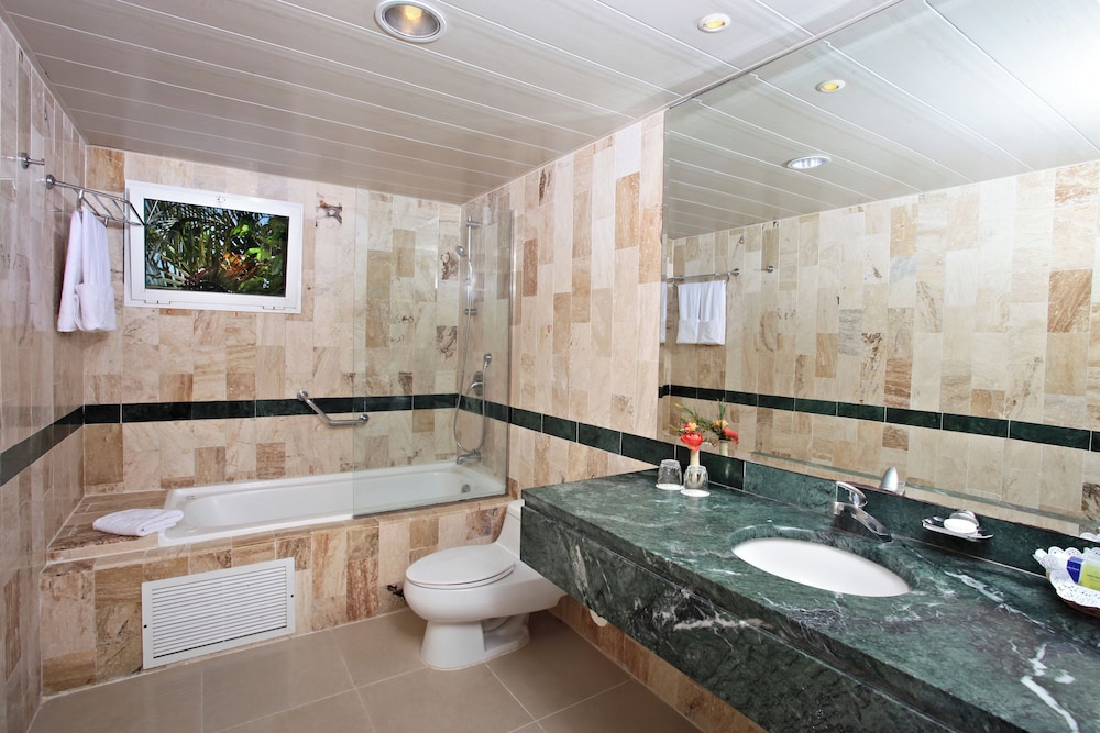 Suite, Sea View (2+2 pax) - Photo 4