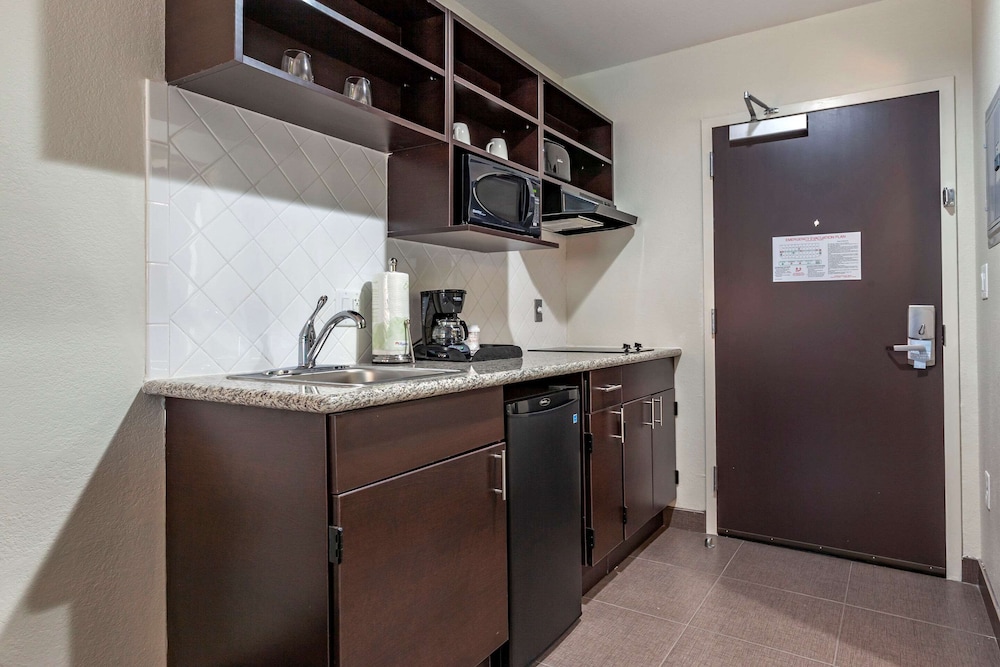 Suite, 2 Queen Beds, Non Smoking (Efficiency) - Photo 3