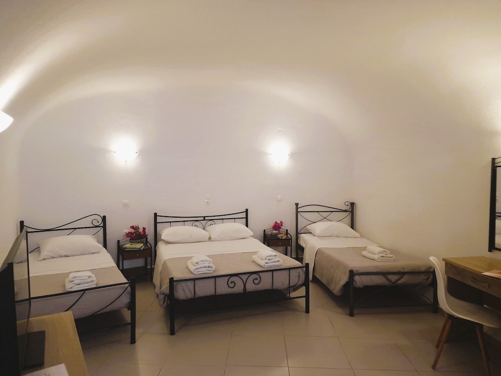 Cave Quadruple Room (Semi - basement)