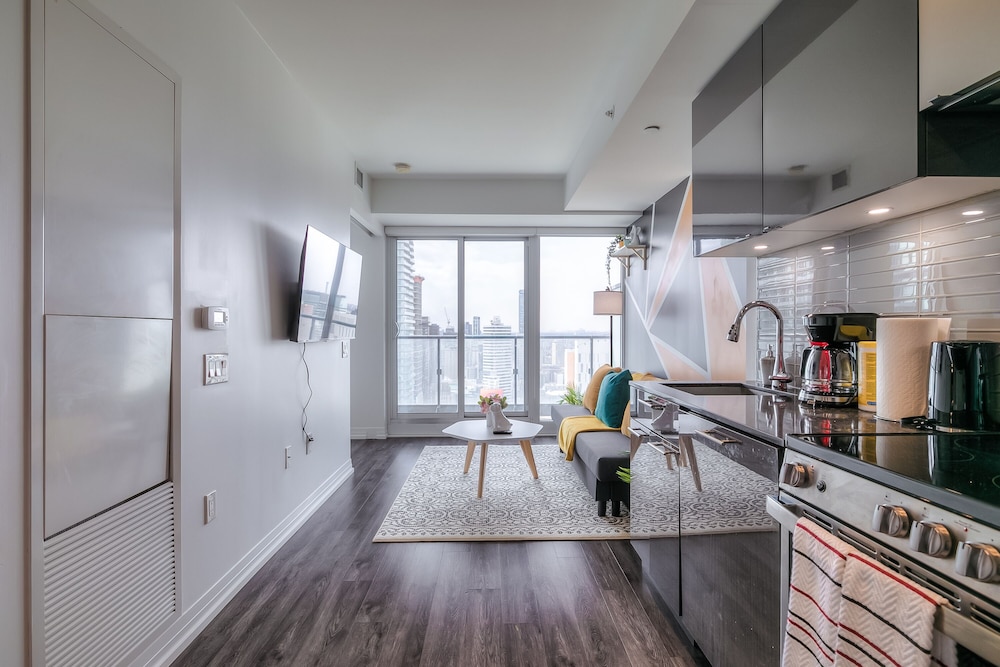 Design Room, Multiple Beds, Kitchen, City View, photo 6